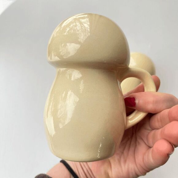 Vintage 70s Cream Ceramic Mushroom Salt & Pepper Shakers with Handles - Picture 9 of 10